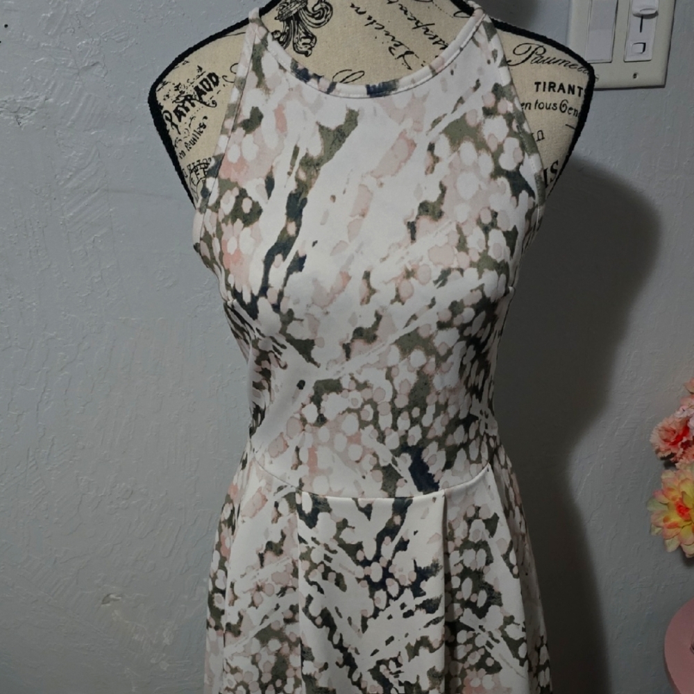 Elegant Sleeveless Patterned Dress
